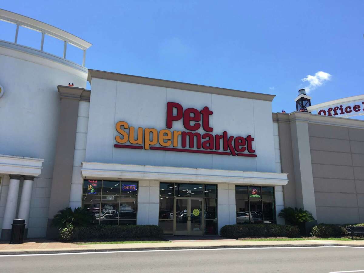 Pet Supermarket’s “Lend a Paw: Thanks for Giving” fundraiser has already kicked off and runs through Wednesday, Nov. 30.