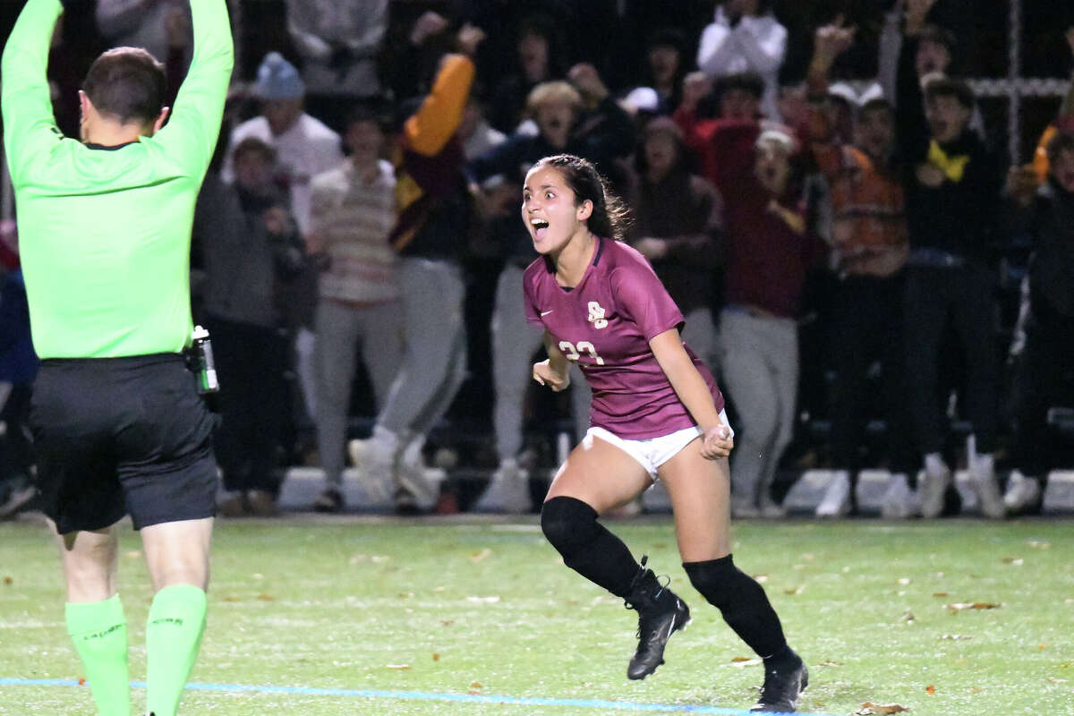 Fuci Ac St. Joseph (CT) player Alexa Pino honored at Gatorade Awards show