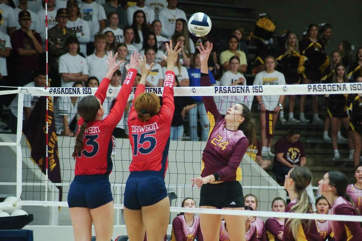 Deer Park’s Cayley Hanson (24) tries to hit a shot past Dawson’s Kailey Thedford (13) and Dawson’s Ava Kennon (15) Thursday, Nov. 3, 2022 at Pasadena ISD Phillips Field House.