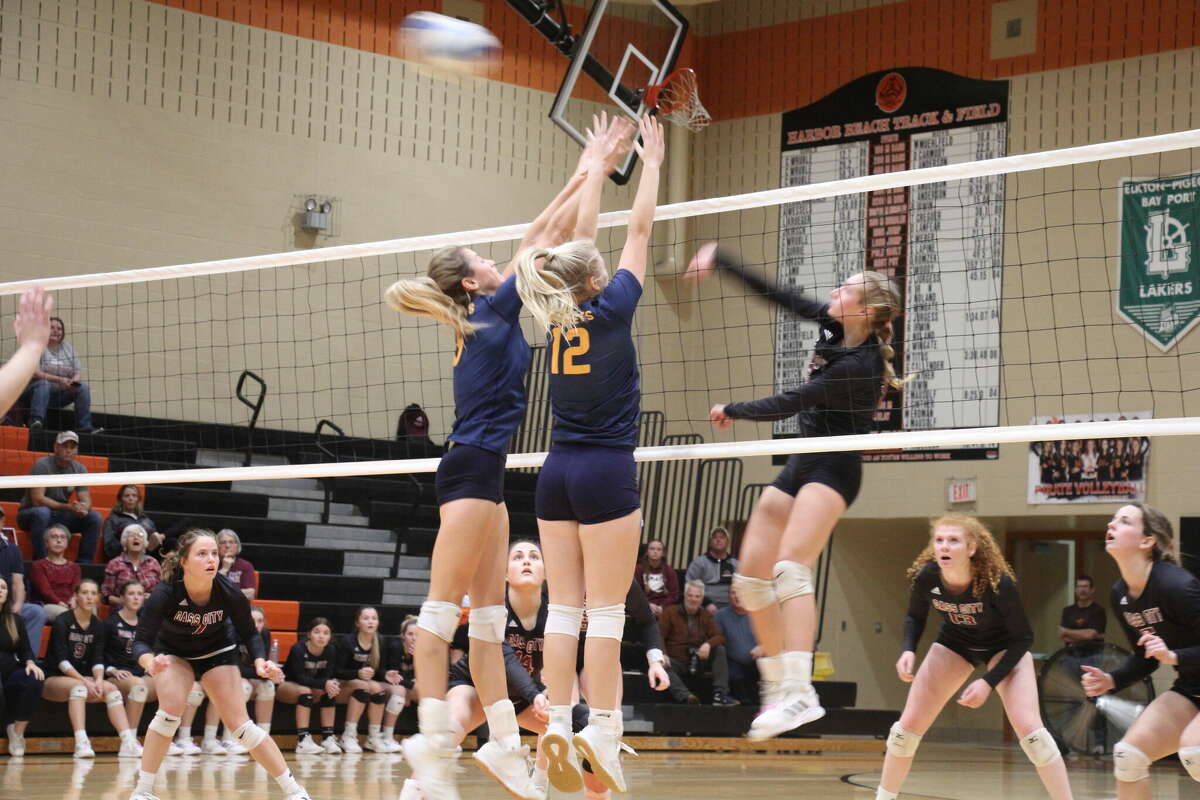 Cass City defeats Bad Ax to win the district title on Thursday, November 3rd.