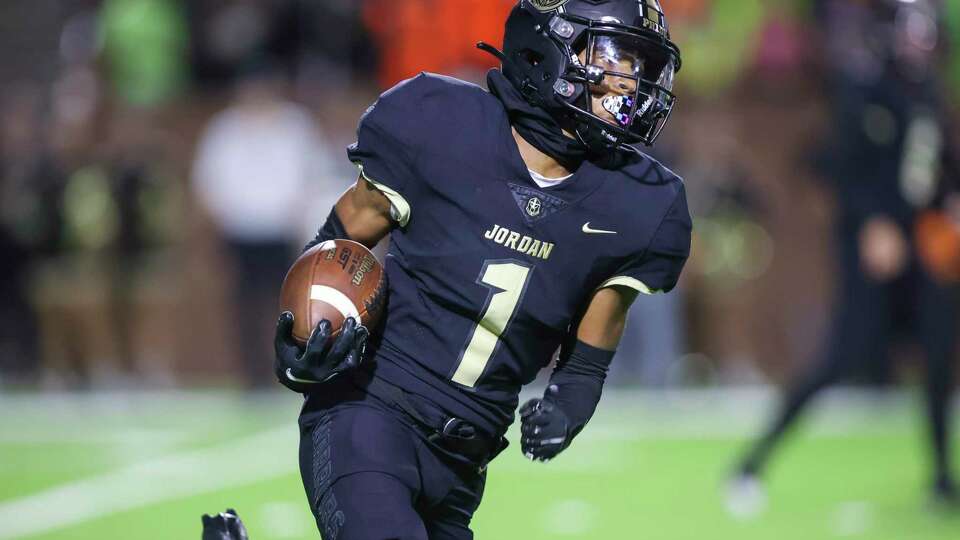 Jordan's Zechariah Sample (1) runs the ball in the first half of a District 19-6A high school football game between the Morton Ranch Mavericks and the Jordan Warriors at Rhodes Stadium in Katy, TX on Thursday, November 3, 2022.