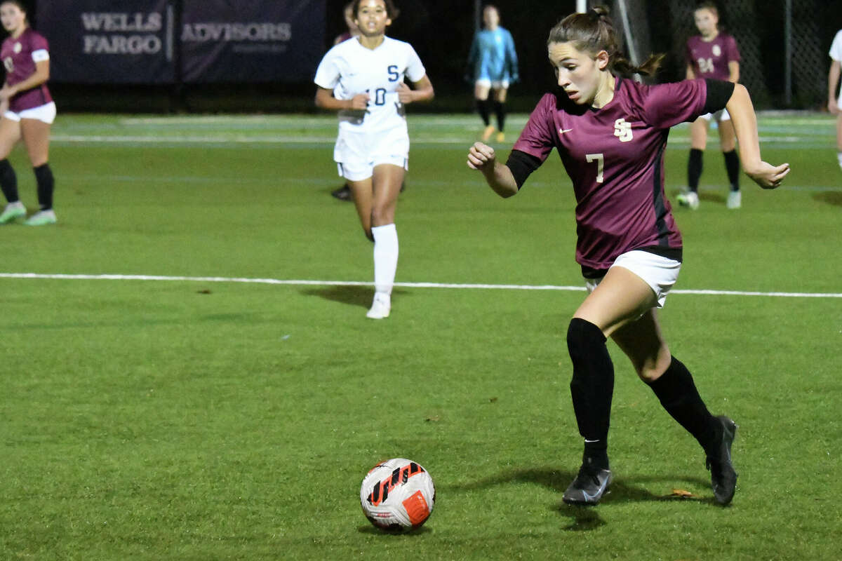 St. Joseph's Sara Parker runs with the ball during the FCIAC championship girls soccer game between St. Joseph and Staples at Kristine Lilly Field, Wilton on Thursday, Nov. 3, 2022.