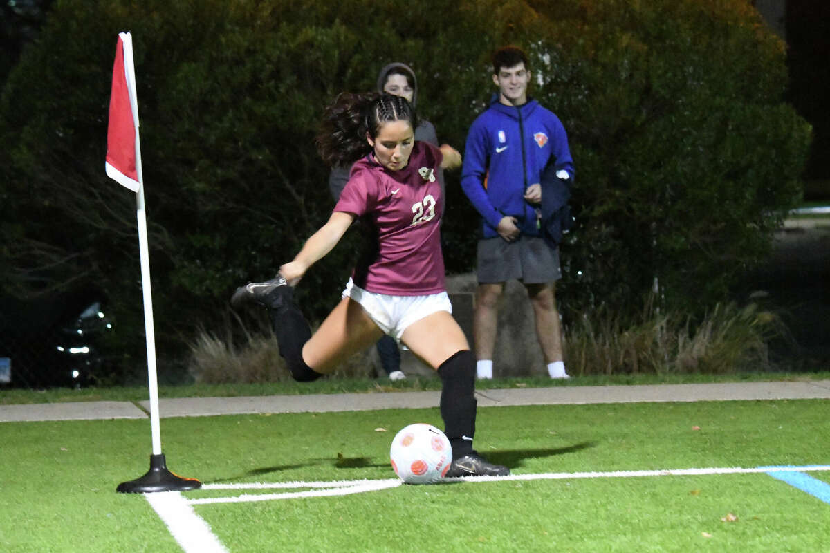 St. Joseph (CT) player Alexa Pino honored at Gatorade Awards show