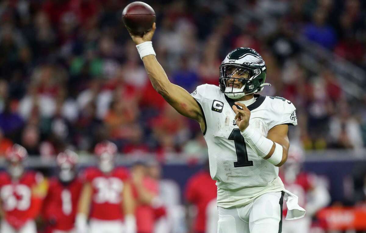 Philadelphia Eagles quarterback Jalen Hurts (1) throws during the third quarter of an NFL game between the Houston Texans and Philadelphia Eagles at NRG Stadium in Houston on Thursday, Nov. 3, 2022.