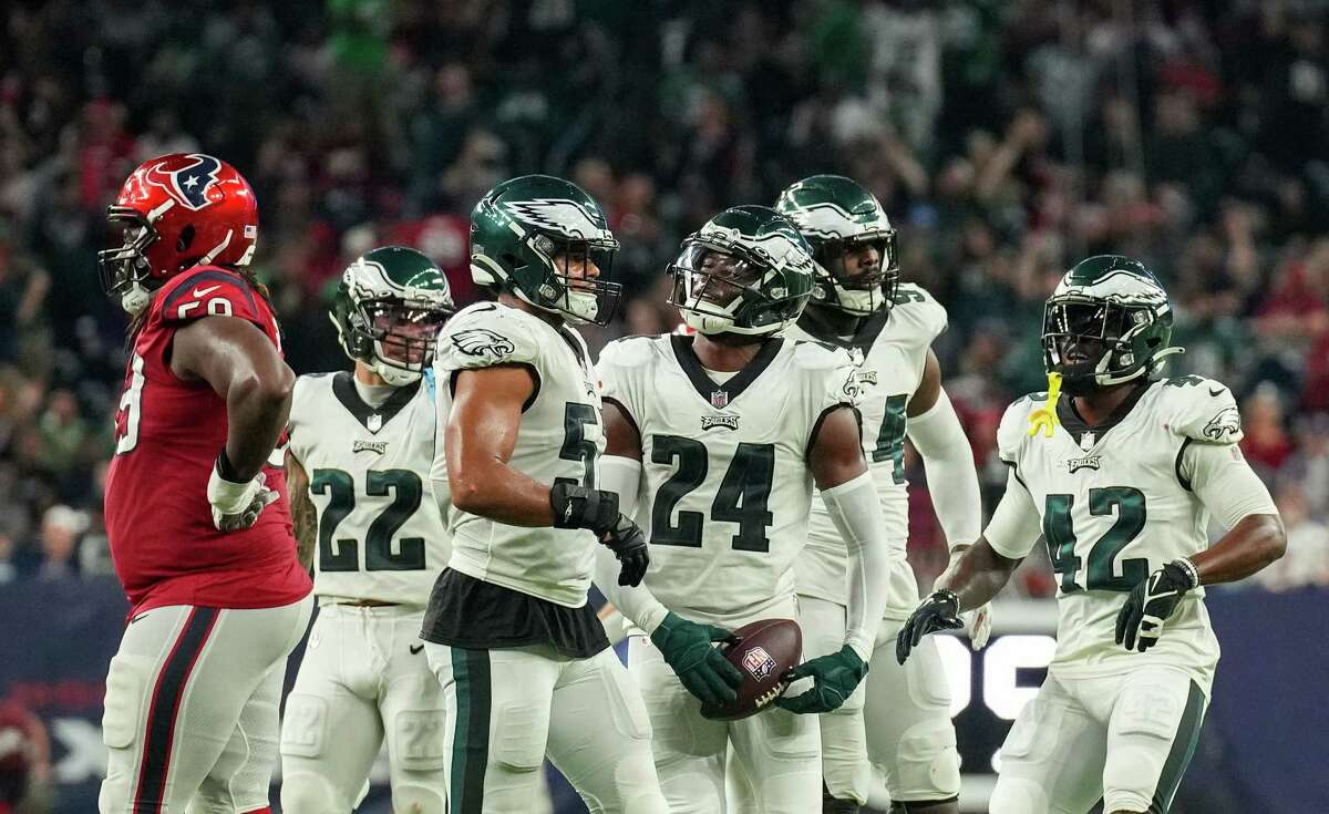 Philadelphia Eagles players celebrate beating Falcons to advance