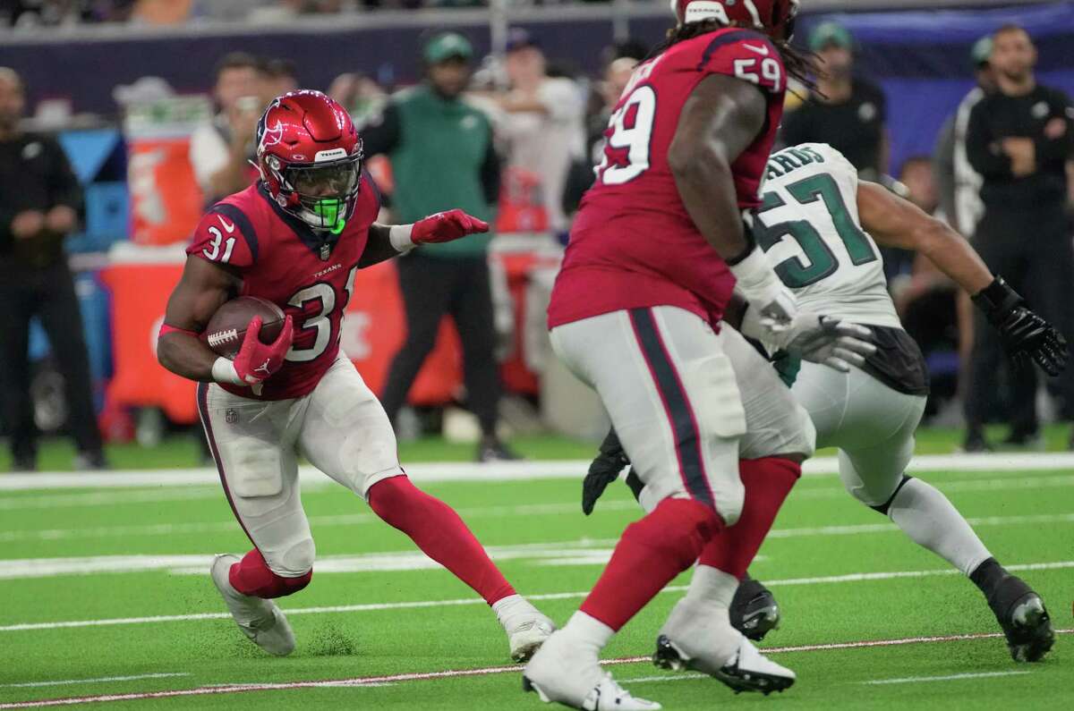 Texans rookie running back Dameon Pierce will be facing a Giants defense that hasn't been very good against the run this season.