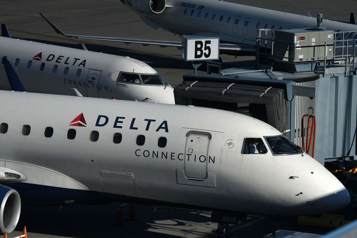 Fog sends NYC-bound flights to Albany airport