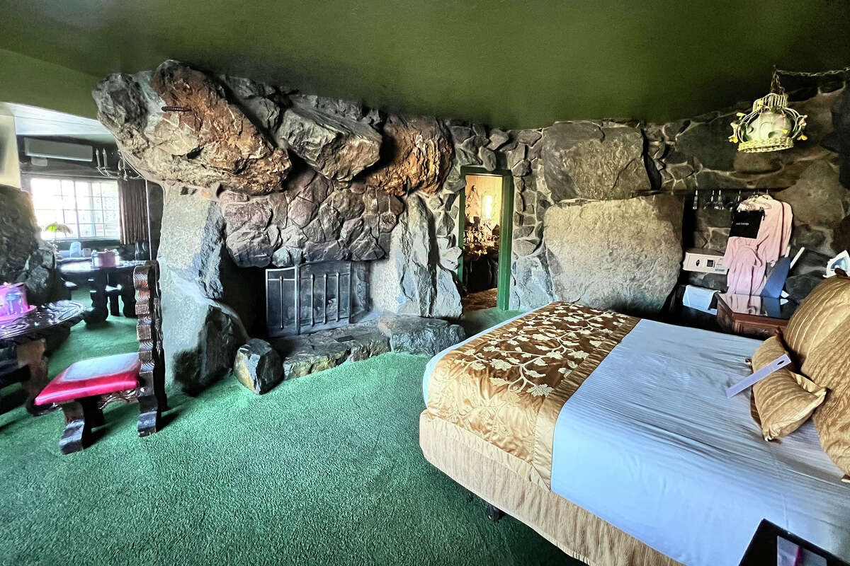 The Kona Rock room has echoes of Hawaii, but is made from locally quarried rock.