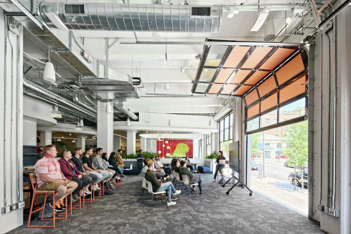Cloudflare Commons is a flexible space for large employee gatherings such as team lunches and presentations.