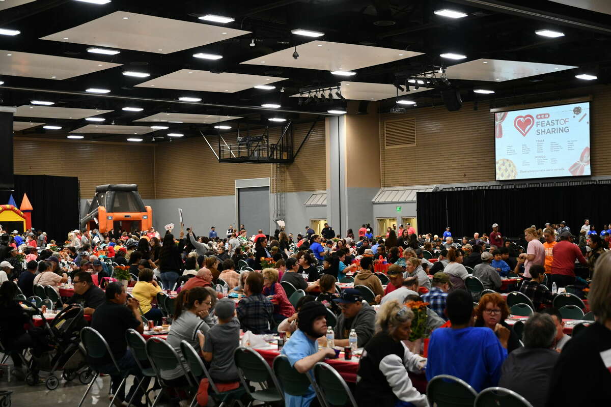 H-E-B staff and hundreds of volunteers serve holiday meals on Nov.4, 2022 during the annual H-E-B Feast of Sharing celebration at the Horseshoe Arena.  
