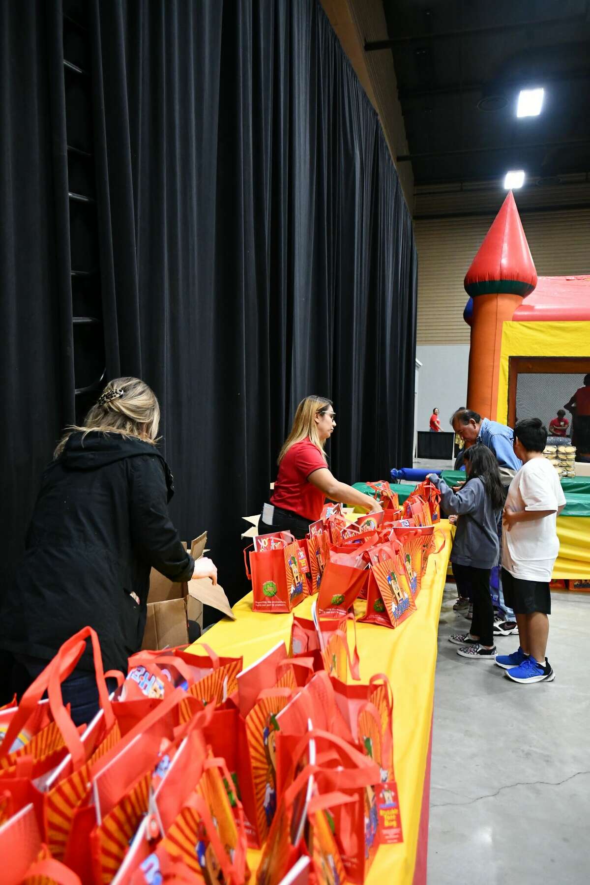 Midland Moments HEB's Feast of Sharing at the Horseshoe