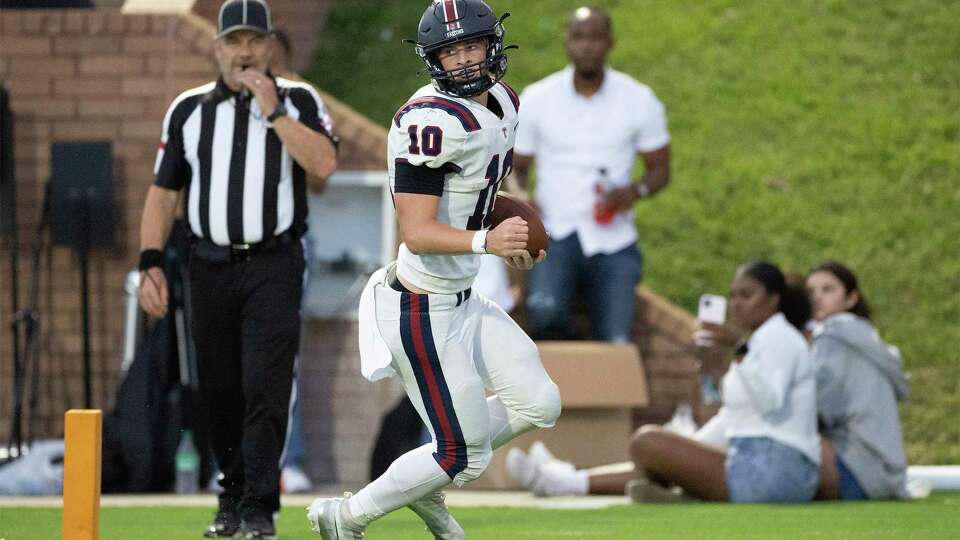 Tompkins Falcons Wyatt Young (10) rushes for a touchdown against the Paetow Panthers in the first half of a District 19-6A game at Rhodes Stadium on November 4, 2022 in Katy.