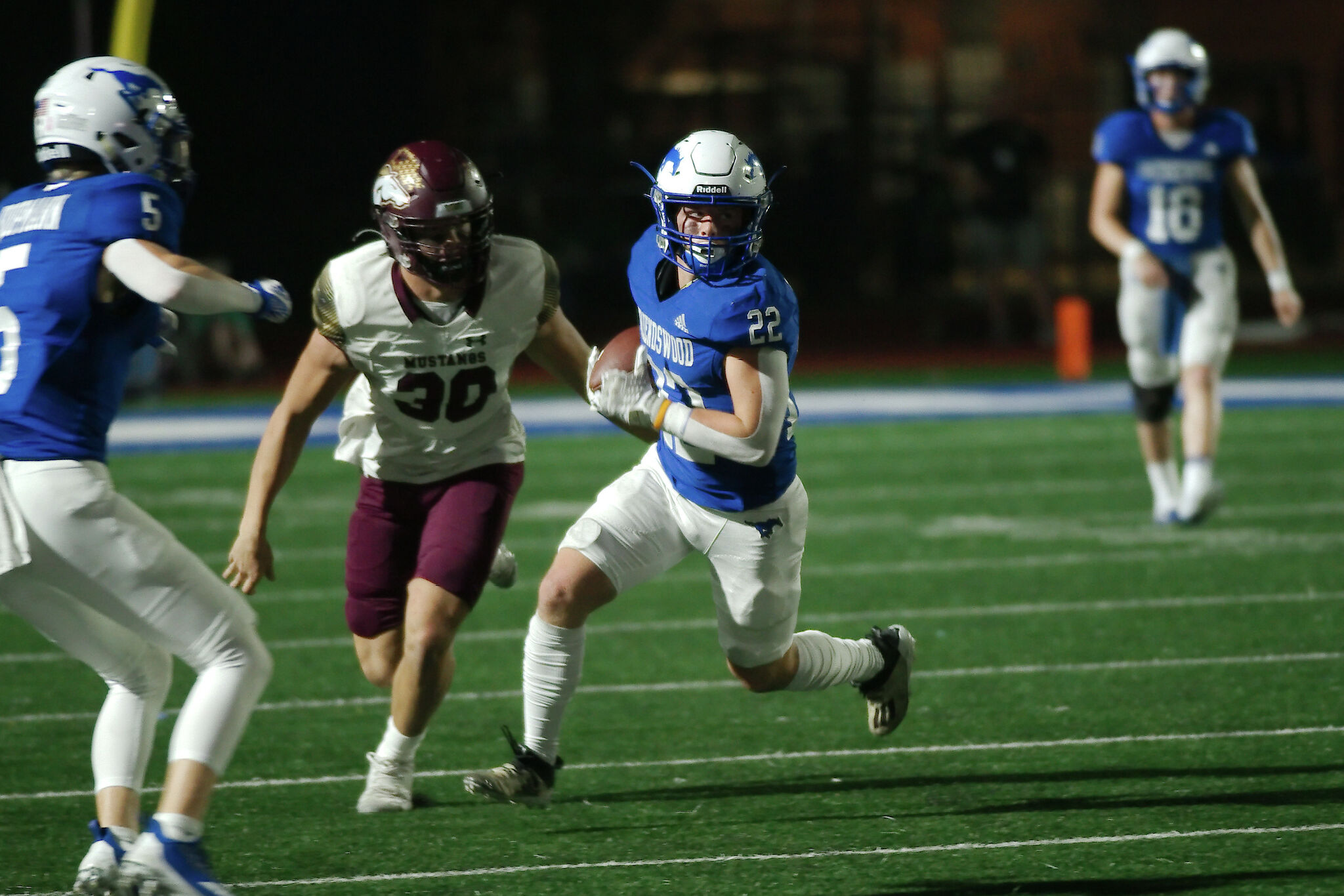 Hs Football New Look Friendswood Eager For Fresh Start