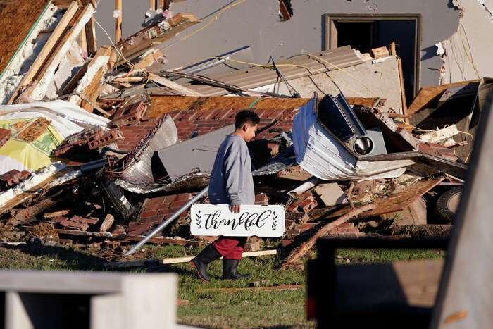 Video shows shocking Texas, Oklahoma tornado outbreak and aftermath picture