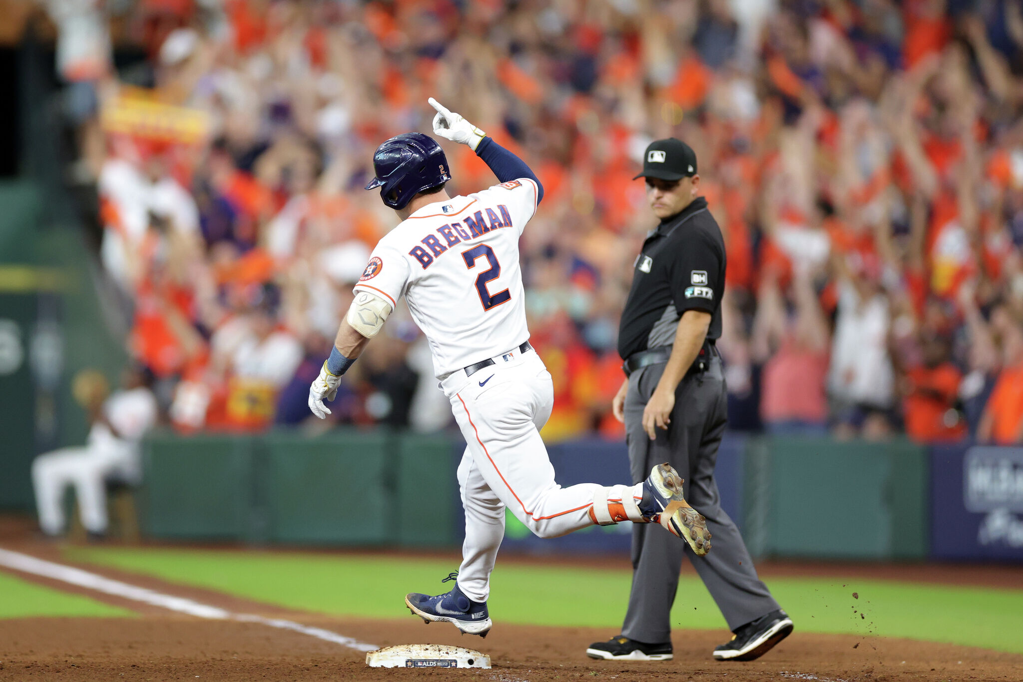 🔒PHOTOS: World Series comes to Houston; These are the best pics from  Minute Maid, the game and more📸😍