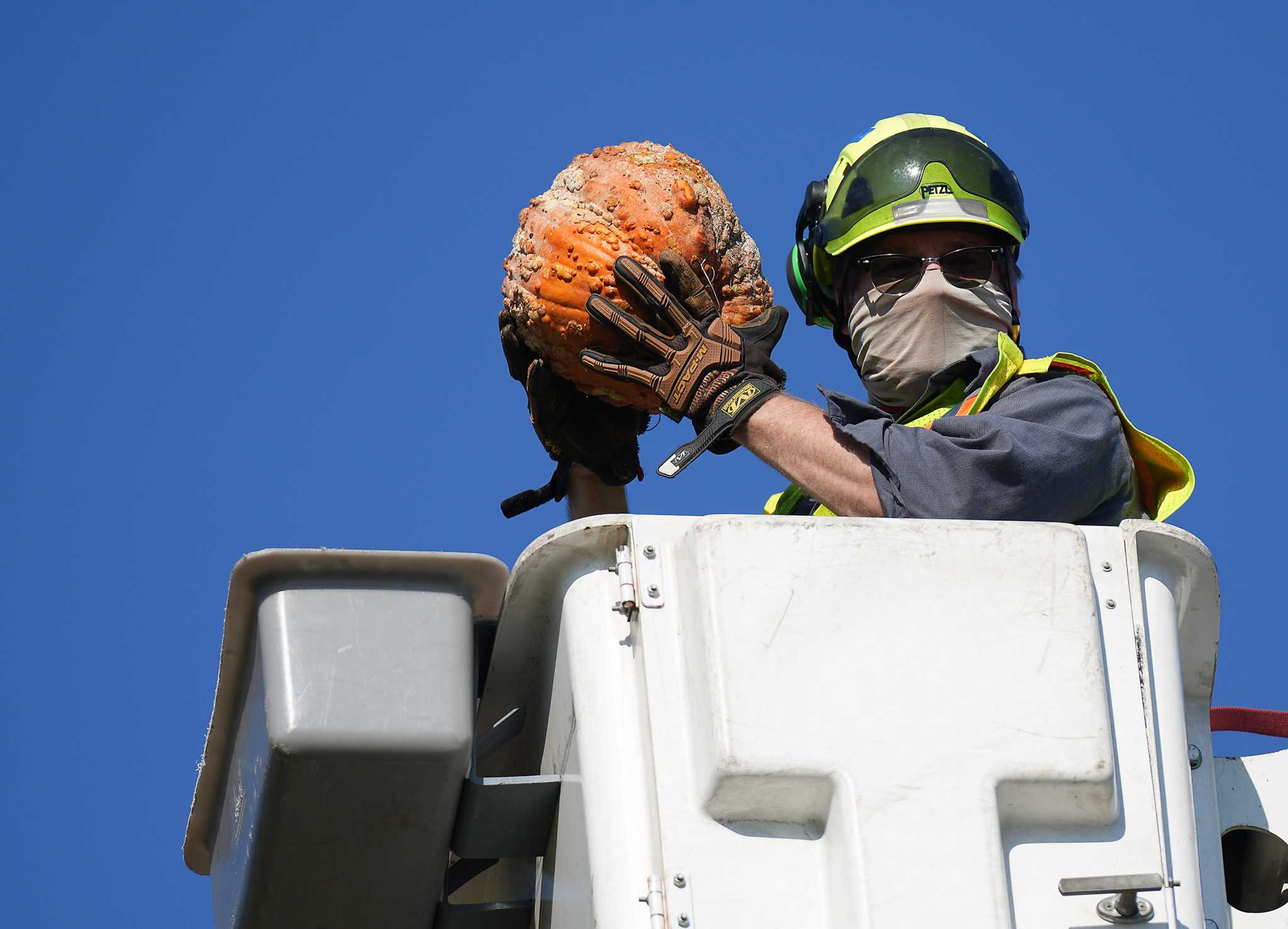 the-woodlands-hosts-first-pumpkin-smash-event