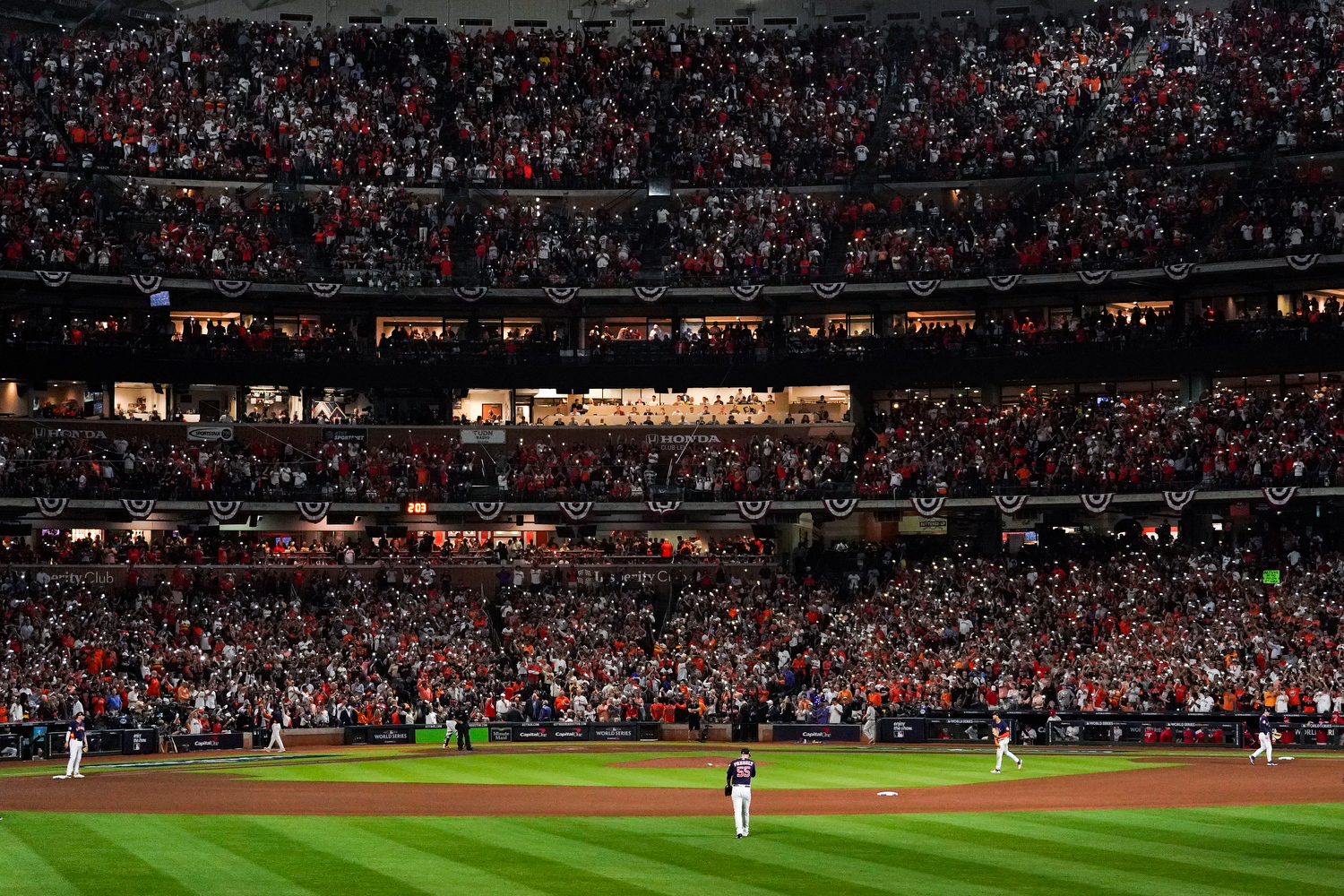 World Series hot dog showdown: The Dodger Dog vs. The Fenway Frank