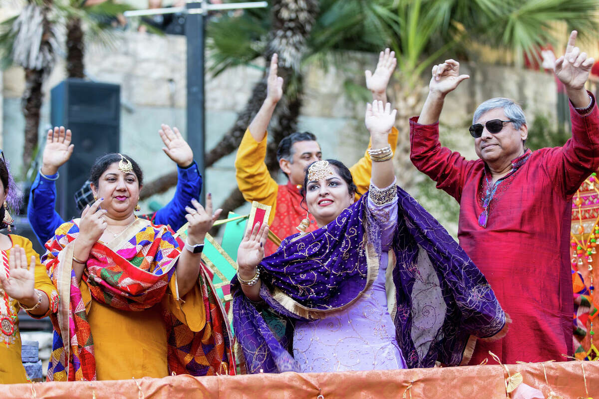 DiwaliSA 2022 lit up Hemisfair Park with over 2,000 floating diyas as the annual celebration offered live entertainment, cuisine's of India, and a variety of vendors selling handicrafts for all.