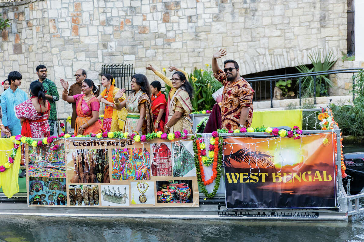DiwaliSA 2022 lit up Hemisfair Park with over 2,000 floating diyas as the annual celebration offered live entertainment, cuisine's of India, and a variety of vendors selling handicrafts for all.
