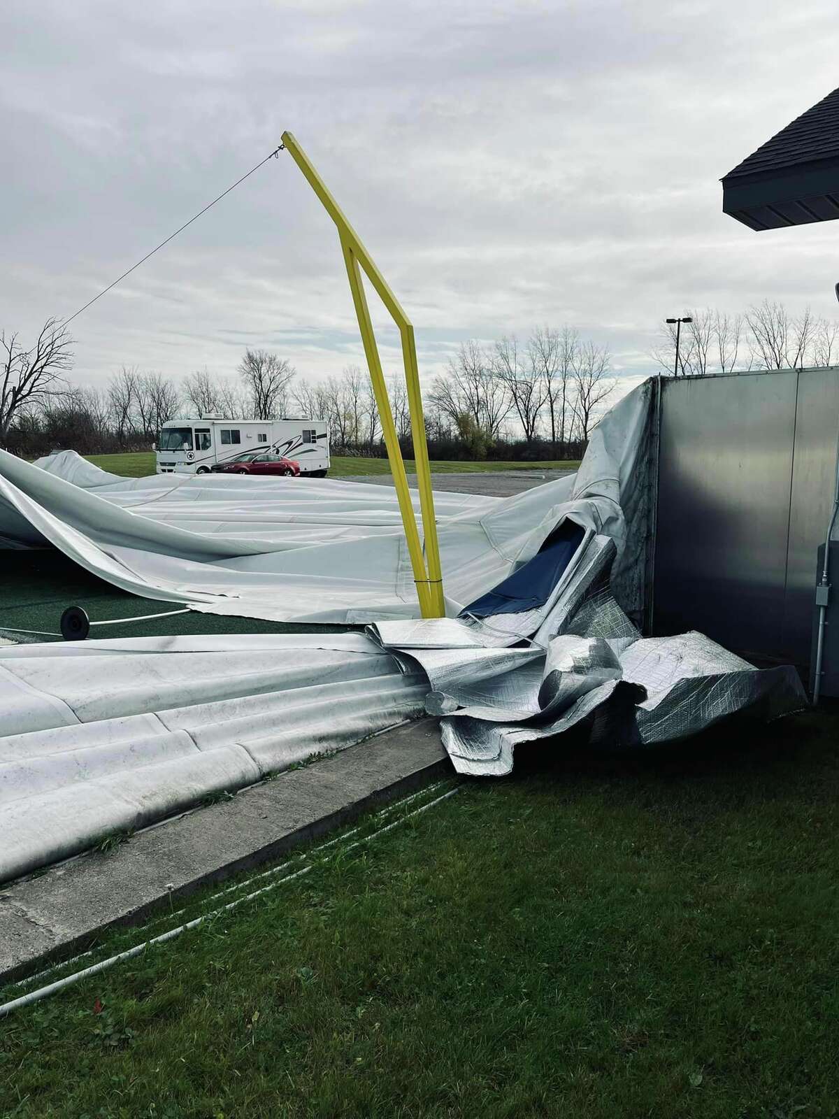 Tri-City Sports Complex in Auburn, Michigan, collapses in wind storm