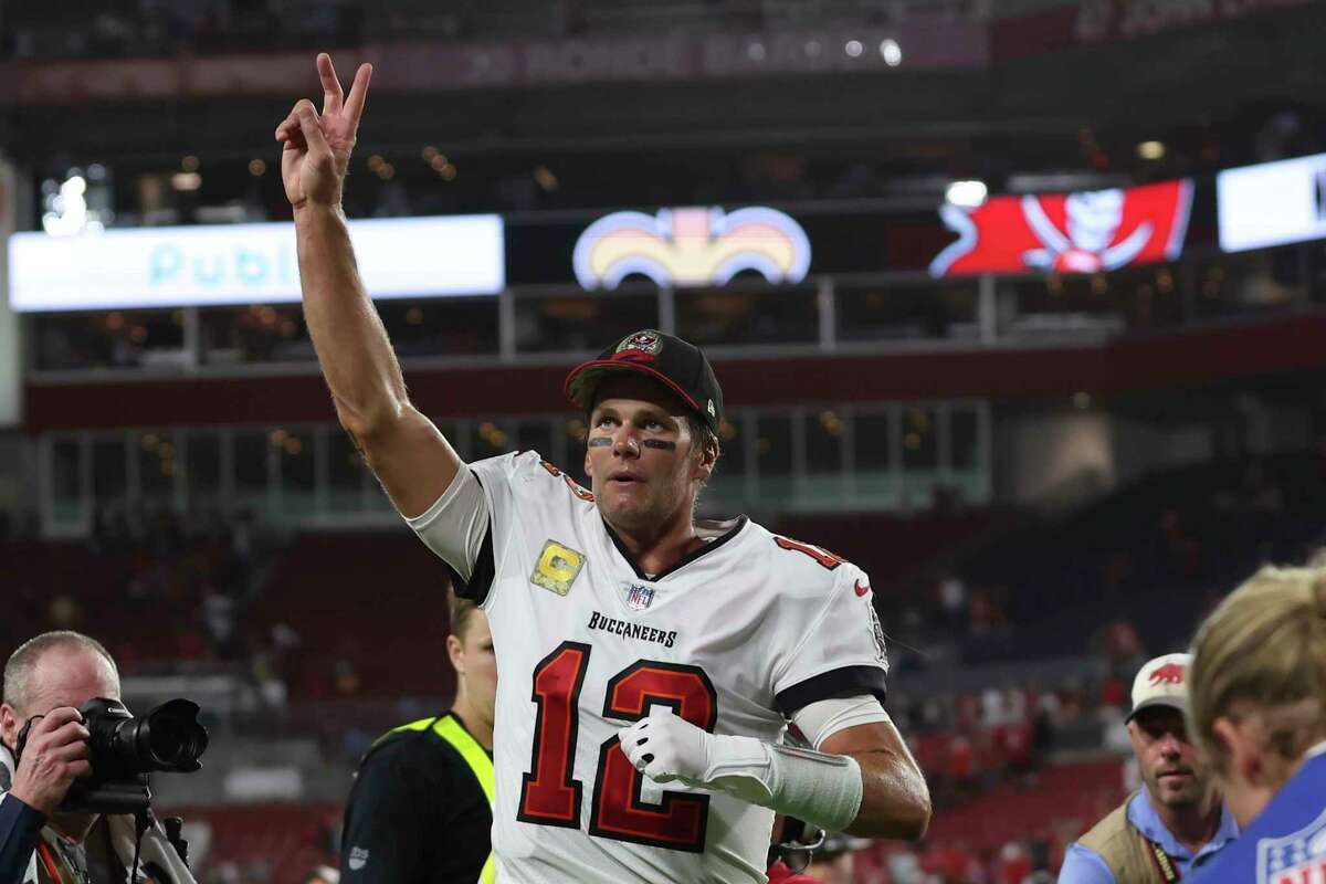 Tom Brady first in NFL to reach 100K passing yards in Bucs' win