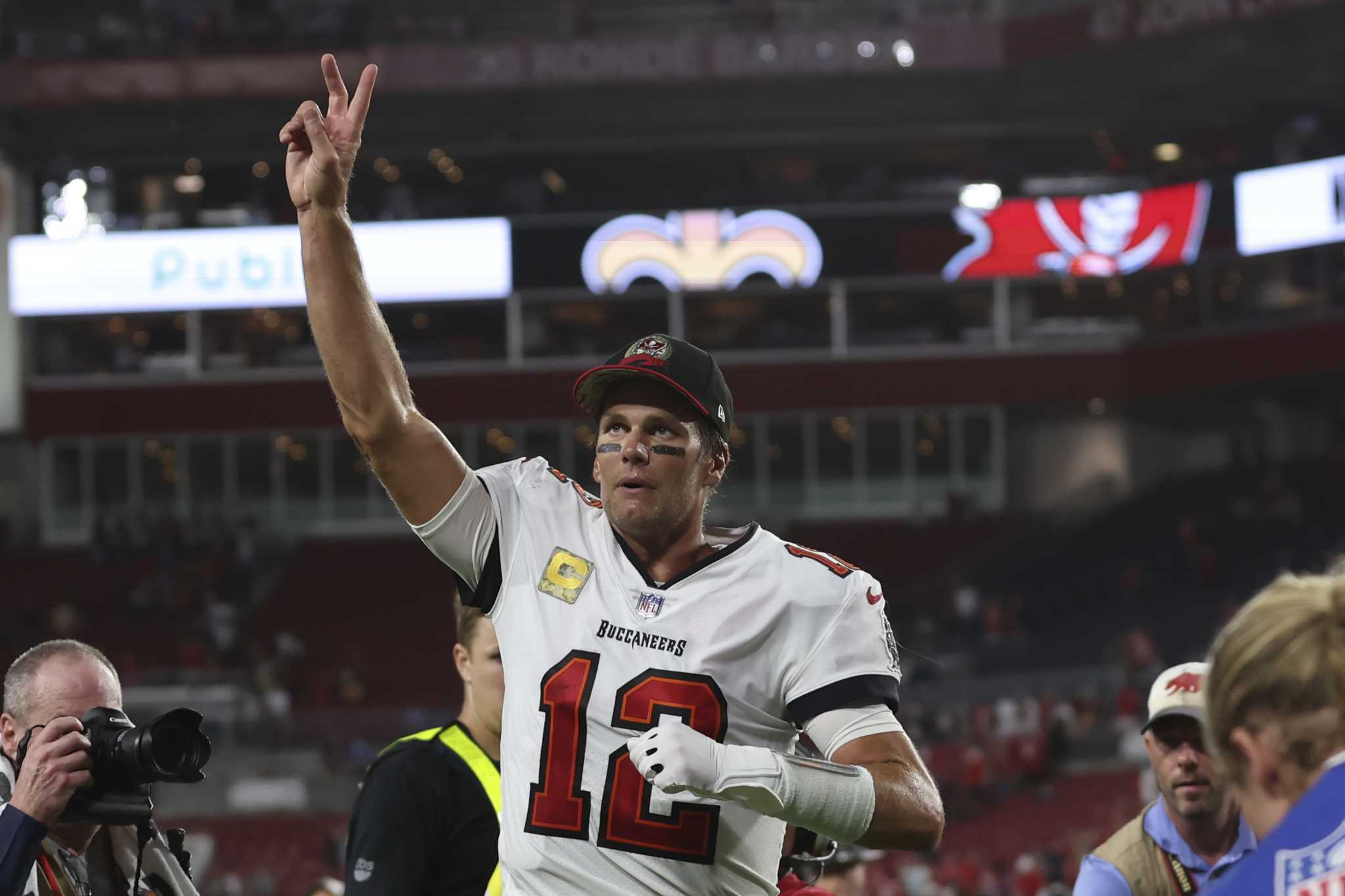 Tom Brady makes history as Tampa Bay Buccaneers win first-ever