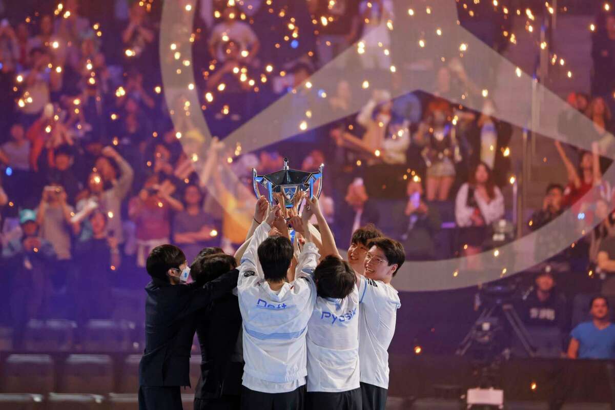 DRX hoists the Summoners Cup after defeating T1 3-2 at the League of Legends World Championship at Chase Center in San Francisco.