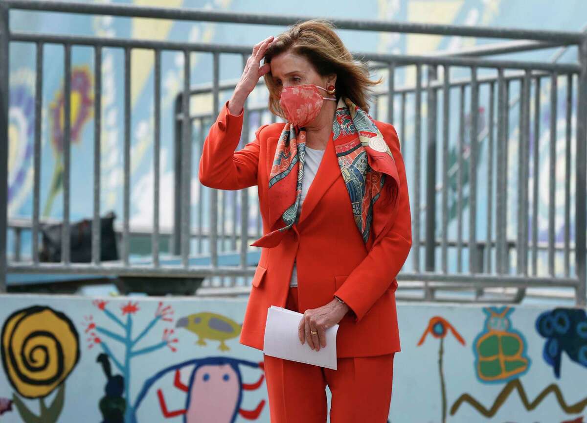 2020年，众议院议长南希·佩洛西在加州旧金山。佩尔索伊原计划接受电视采访，讲述她得知丈夫被人用锤子击打的悲惨夜晚。
