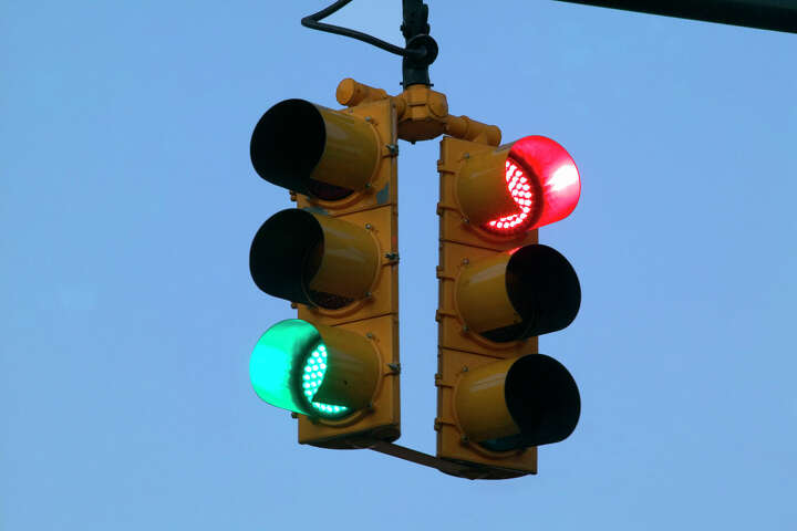 Bay Area city moves to ban all right turns on red lights