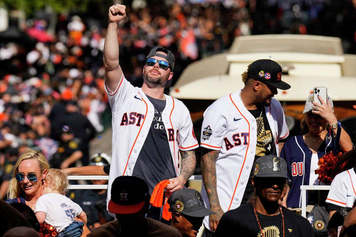 Astros fans attend World Series celebration parade en masse — The Cougar