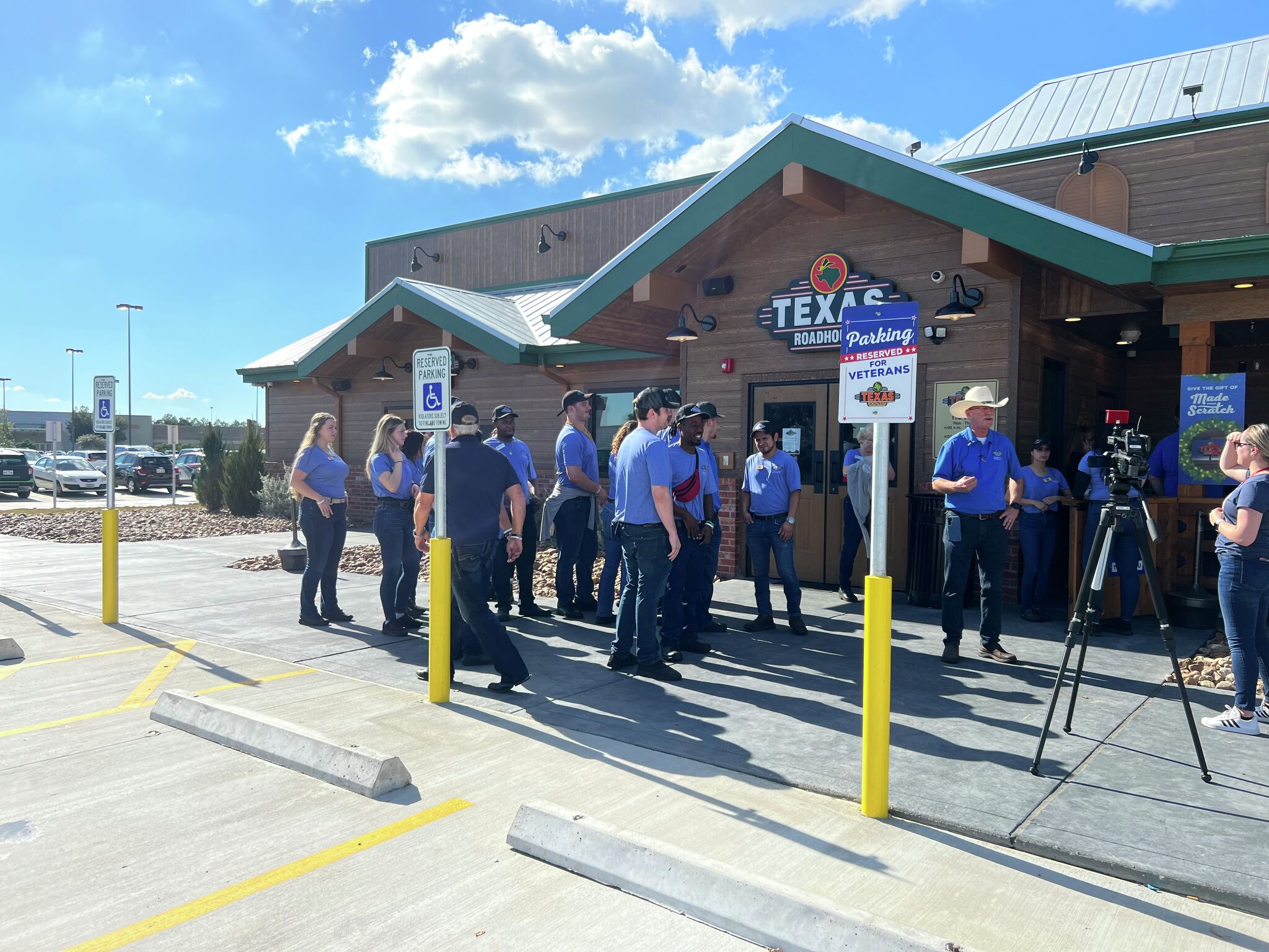 Beaumont Texas Roadhouse officially opens its doors