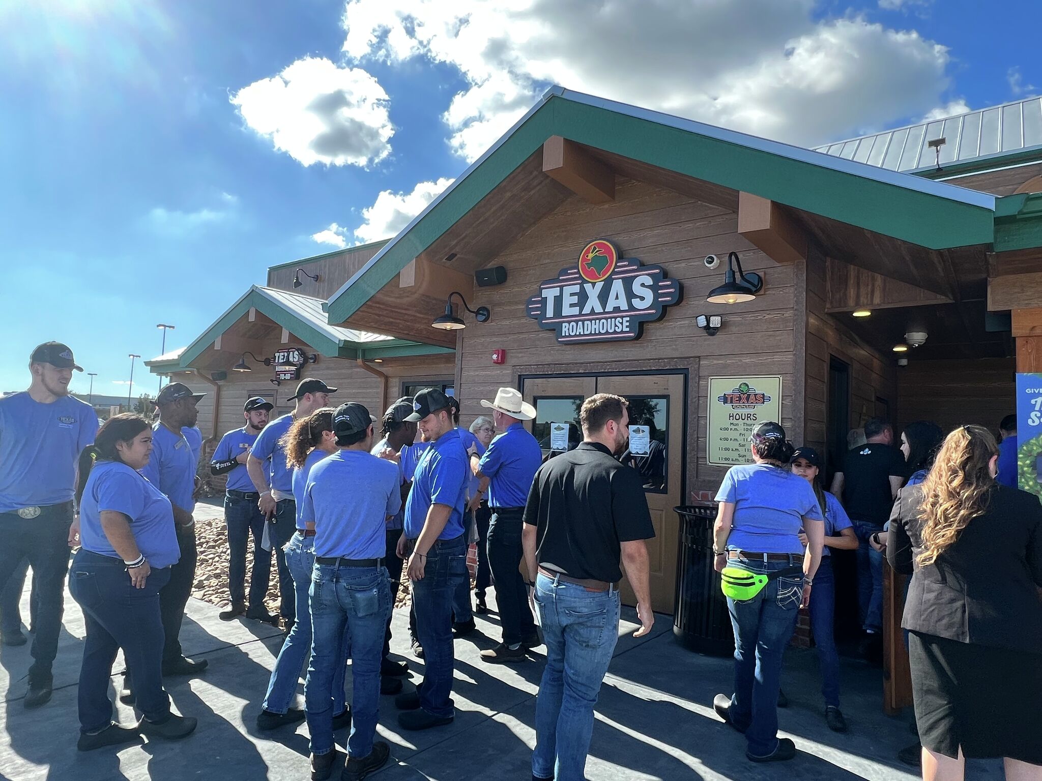 Beaumont Texas Roadhouse officially opens its doors