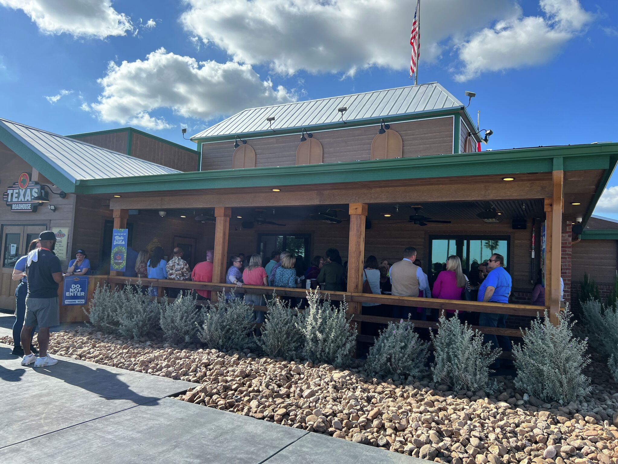 Beaumont Texas Roadhouse officially opens its doors