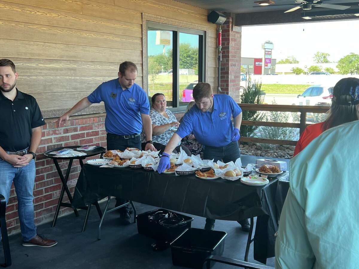 Beaumont Texas Roadhouse officially opens its doors