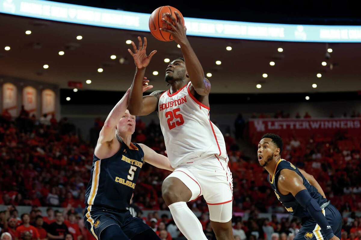 Houston Cougars forward Jarace Walker (25) drives to the basket defended by Northern Colorado Bears guard Dalton Knecht (5) during the NCAA basketball game between the Houston Cougars and the Northern Colorado Bears at the Fertitta Center in Houston, TX on Monday, November 7, 2022.