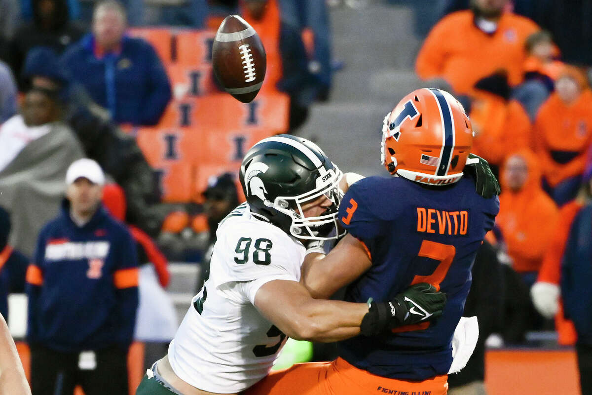 Michigan State defensive end Avery Dunn breaks up a pass thrown by Illinois quarterback Tommy DeVito Saturday in Champaign.