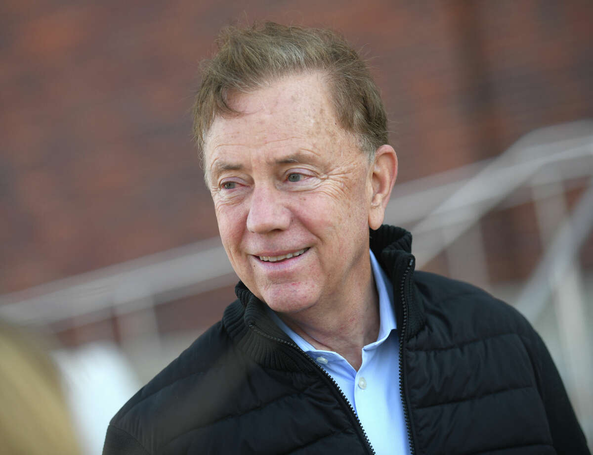 Gov. Ned Lamont on Friday led the State Bond Commission in allocating funding for more than a billion dollars in statewide projects, most of which were transportation-oriented. .