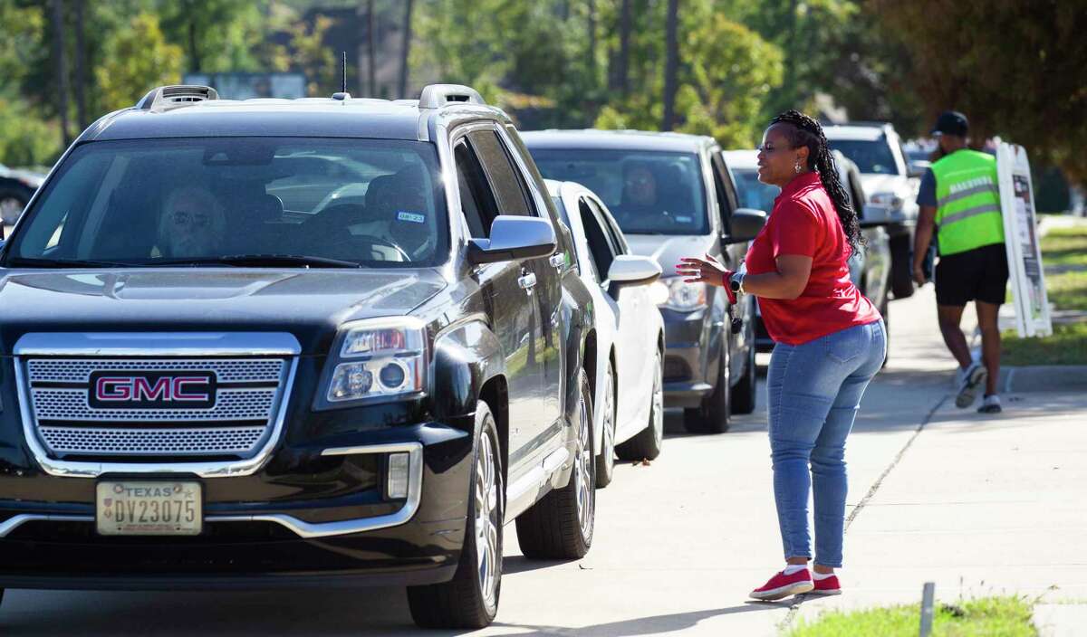 Alonna Johnson helps organize vehicles as the Montgomery County Food Bank held its second monthly mobile pantry for veteran at the Montgomery County Veterans Affairs Clinic, Tuesday, Nov. 8, 2022, in Conroe.