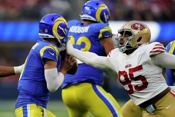 49ers' Arik Armstead has hairline fracture; Mike McGlinchey jokes about '18  draft