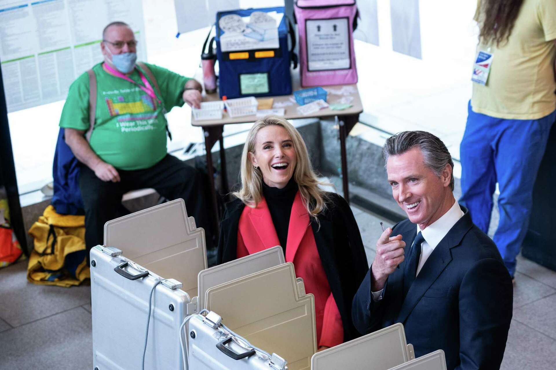 Gavin Newsom wins re-election in California; Democrats lead in ...