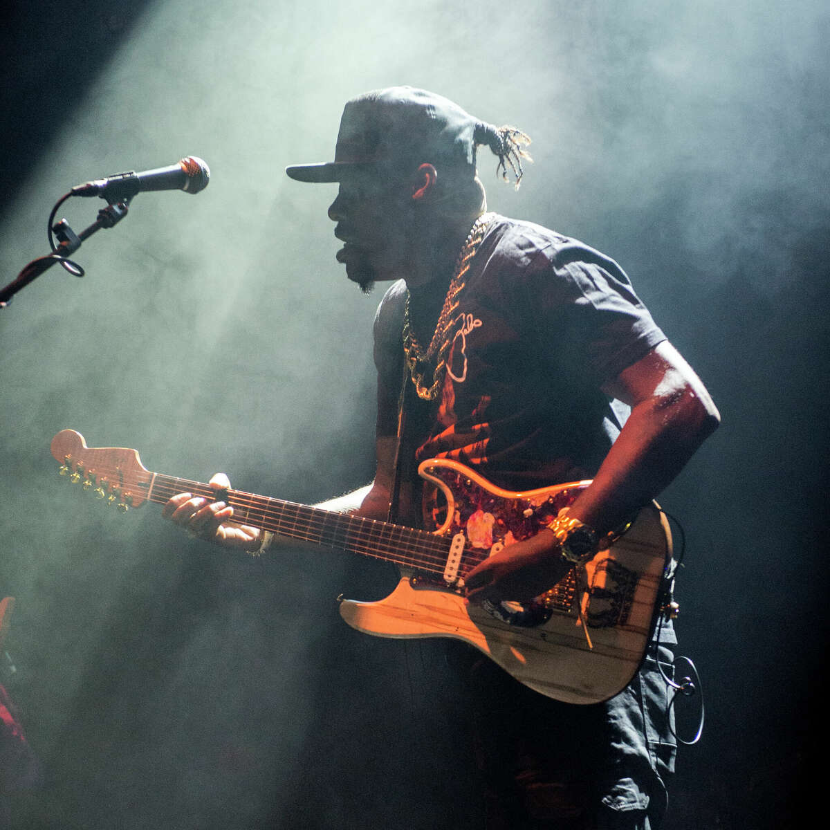 LEAMINGTON SPA, ENGLAND - JUNE 02: Eric Gales performs at Leamington Assembly on June 02, 2022 in Leamington Spa, England. (Photo by Steve Thorne/Redferns)