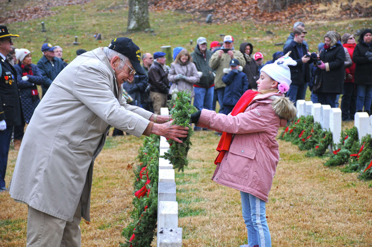 Wreaths Across America Raising Money To Decorate Graves | Journal-Courier