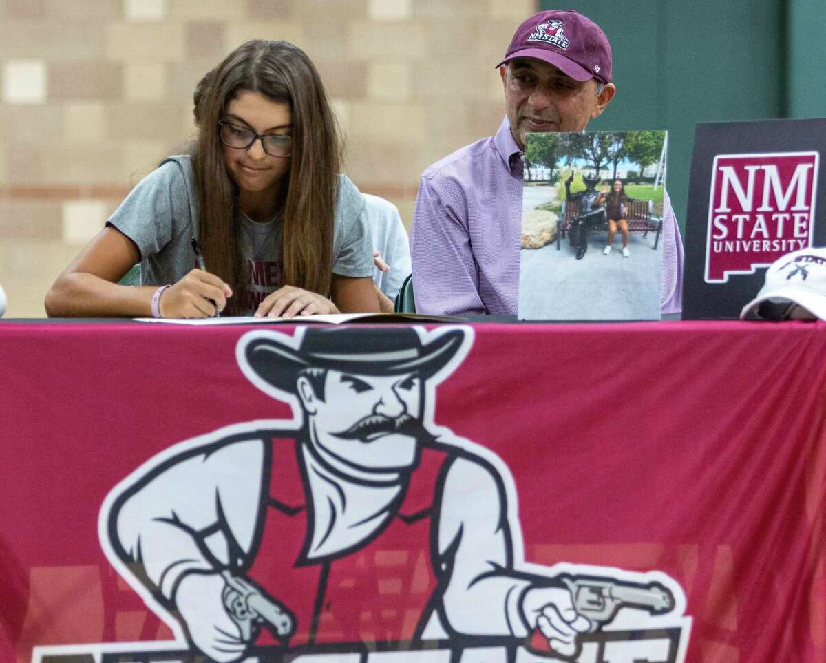Reagan golfer Camile Pazouki signs Wednesday morning, Nov. 9, 2022 to play for New Mexico State during national signing day.