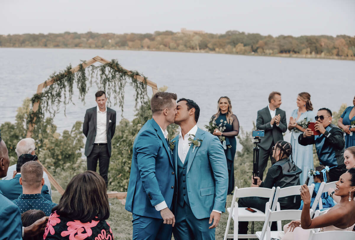 Dr. Elizabeth McIngvale, Mattress Mack's daughter, finds love mid-flight  and marries during pandemic