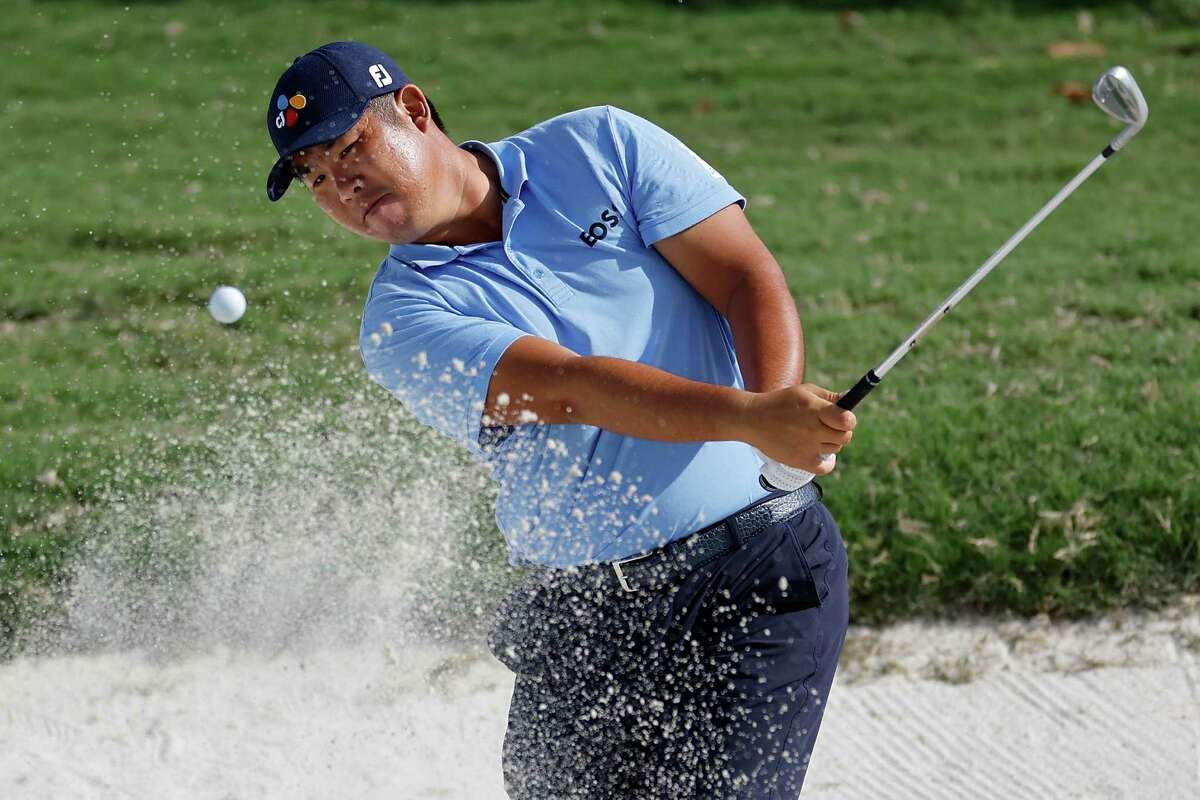 Si Woo Kim plays a bunker shot on the practice field after the Houston Open Pro-Am at Memorial Park Golf Course in Houston, TX on Wednesday, November 9, 2022.