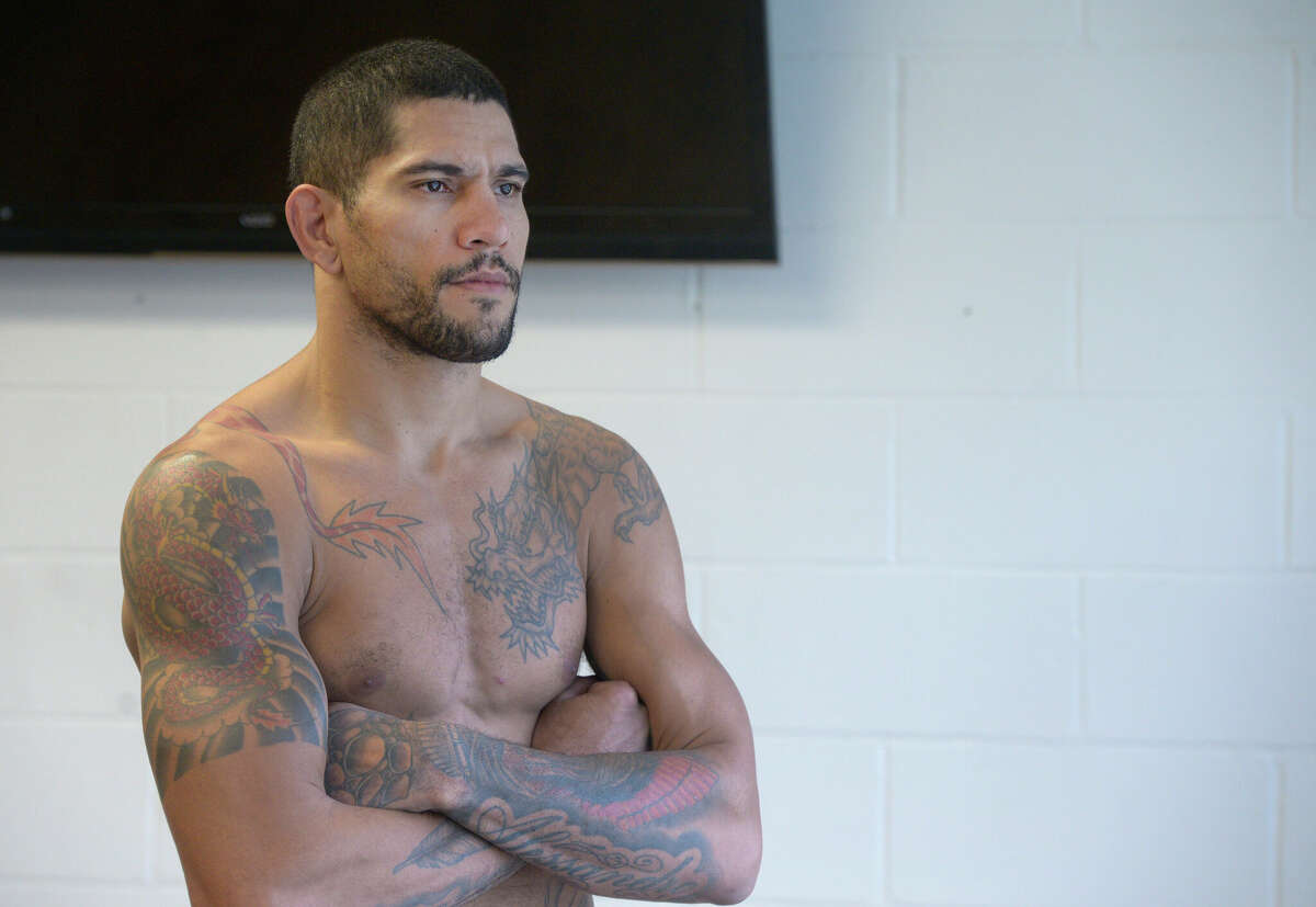 After training with Glover Teixeira, Alex Pereira to headline UFC 281