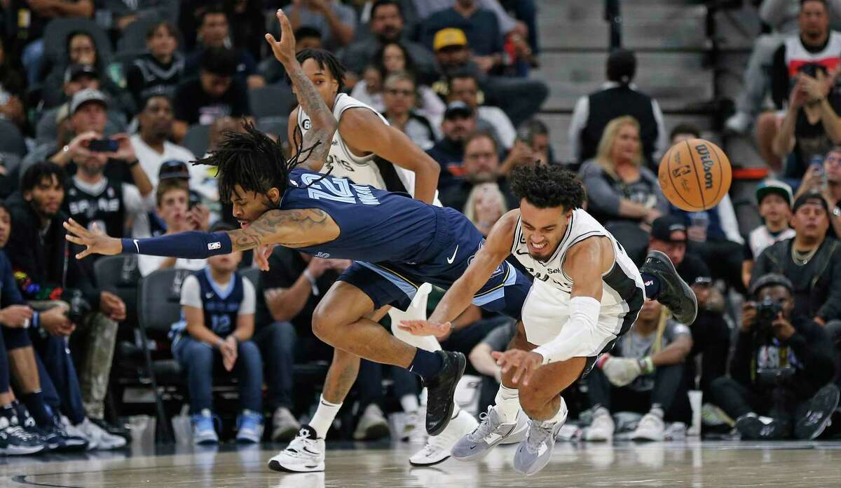 San Antonio Spurs Tre Jones #33 (33) dives for loose ball against Memphis Grizzlies Ja Morant (12) in the second half on Wednesday, Nov. 9, 2022 at AT&T Center. Grizzlies defeated San Antonio Spurs 124-122 in OT.