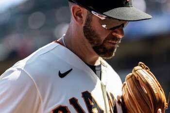 Evan Longoria returns to Giants; roster at its deepest of the season