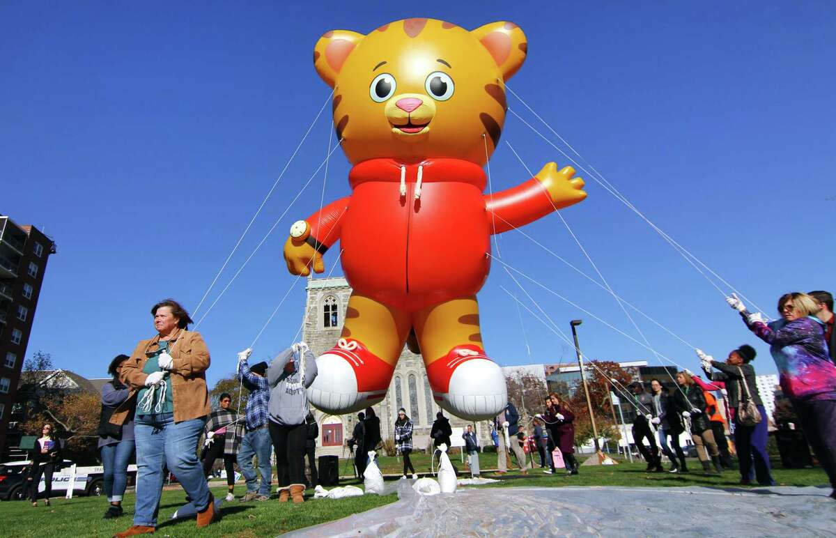 Volunteers learn to fly balloons for Stamford Thanksgiving parade