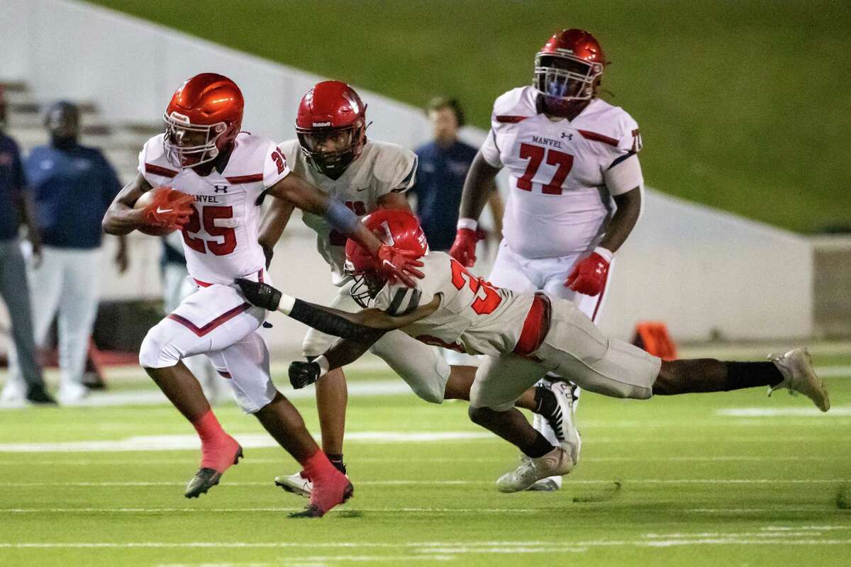 HS football playoffs: Manvel routs Waltrip to advance to area round